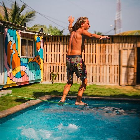 Green Belly Surf Hostel El Paredón Buena Vista Exteriör bild