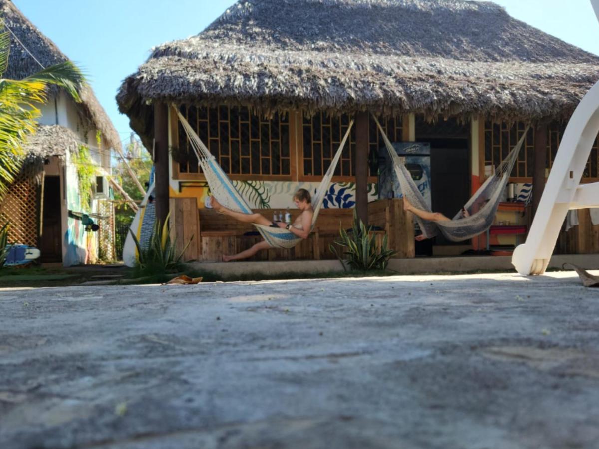 Green Belly Surf Hostel El Paredón Buena Vista Exteriör bild